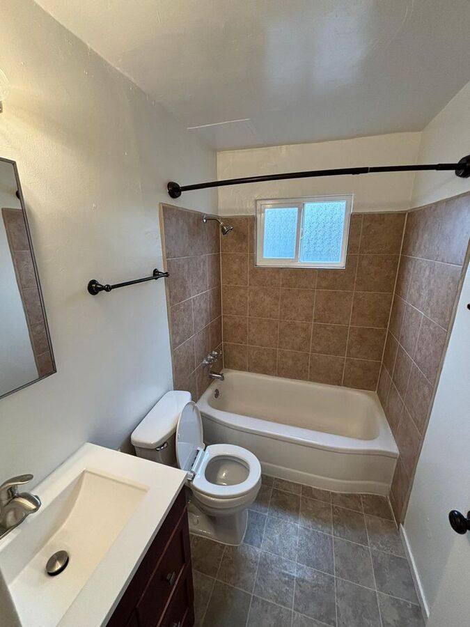 Apartment for rent at 414 Staten Ave #2F, Oakland, CA 94610