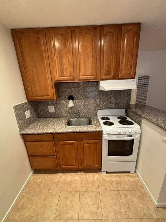 Apartment for rent at 414 Staten Ave #2F, Oakland, CA 94610