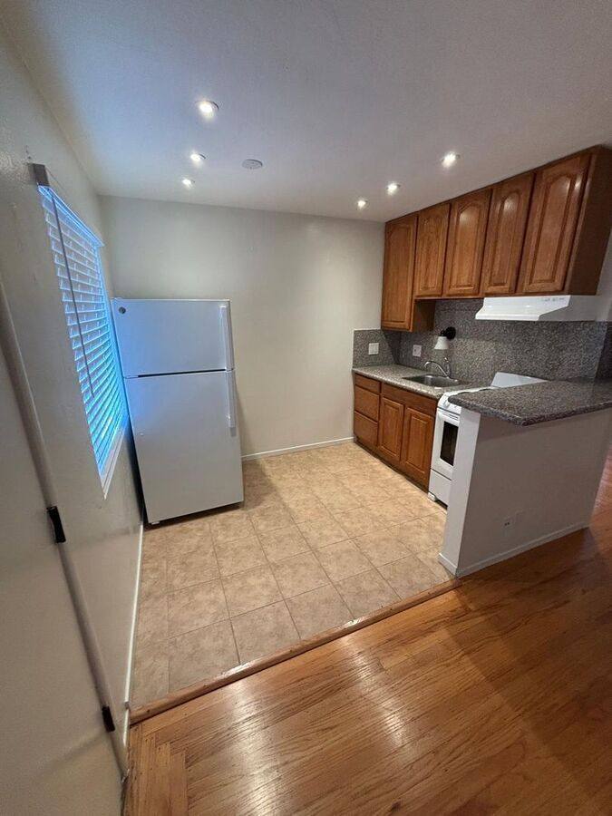 Apartment for rent at 414 Staten Ave #2F, Oakland, CA 94610