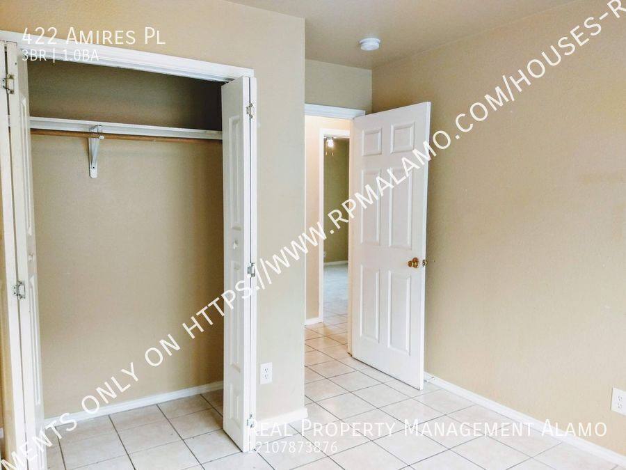 House for rent at 422 Amires Place, San Antonio, TX 78237