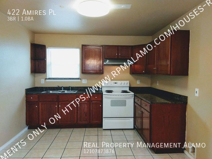 House for rent at 422 Amires Place, San Antonio, TX 78237