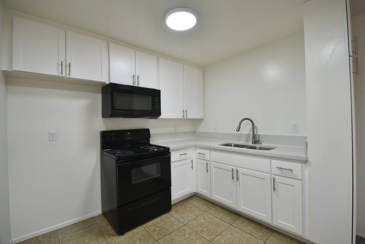 Apartment for rent at 13800 Sherman Way, Van Nuys, CA 91405