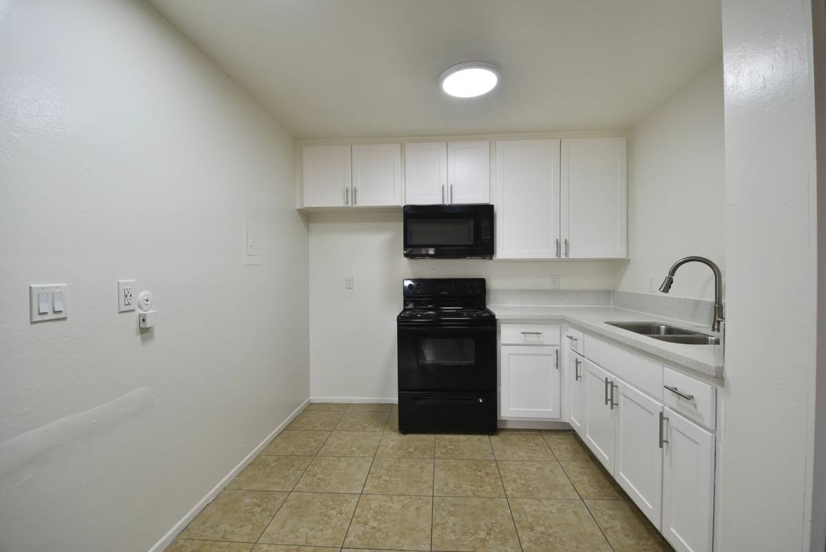 Apartment for rent at 13800 Sherman Way, Van Nuys, CA 91405