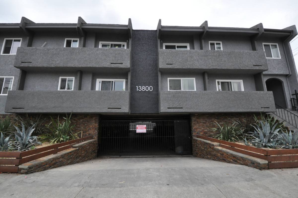 Apartment for rent at 13800 Sherman Way, Van Nuys, CA 91405