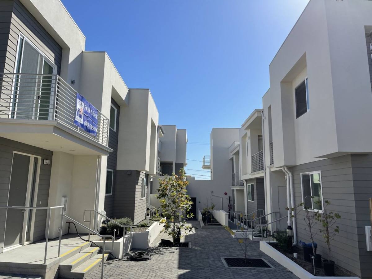 Condo for rent at 1258 E Santa Clara St, Ventura, CA 93001