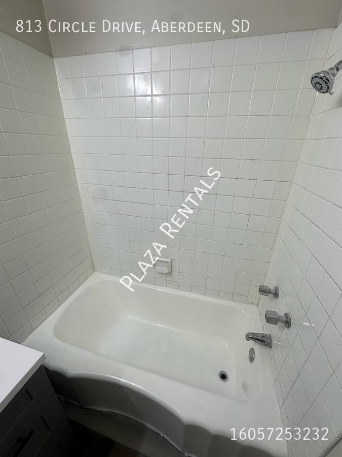 Apartment for rent at 405 S 8th St #5, Aberdeen, SD 57401