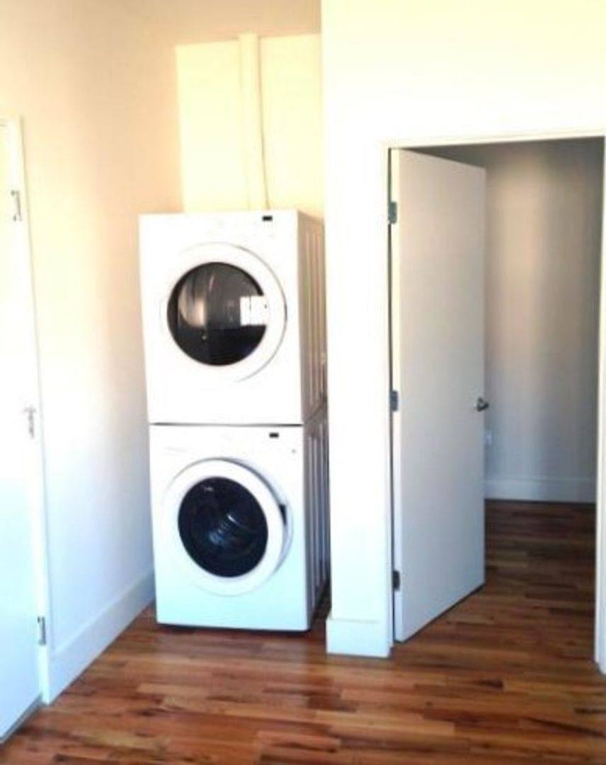 Apartment for rent at 807 N Madison Ave, Los Angeles, CA 90029