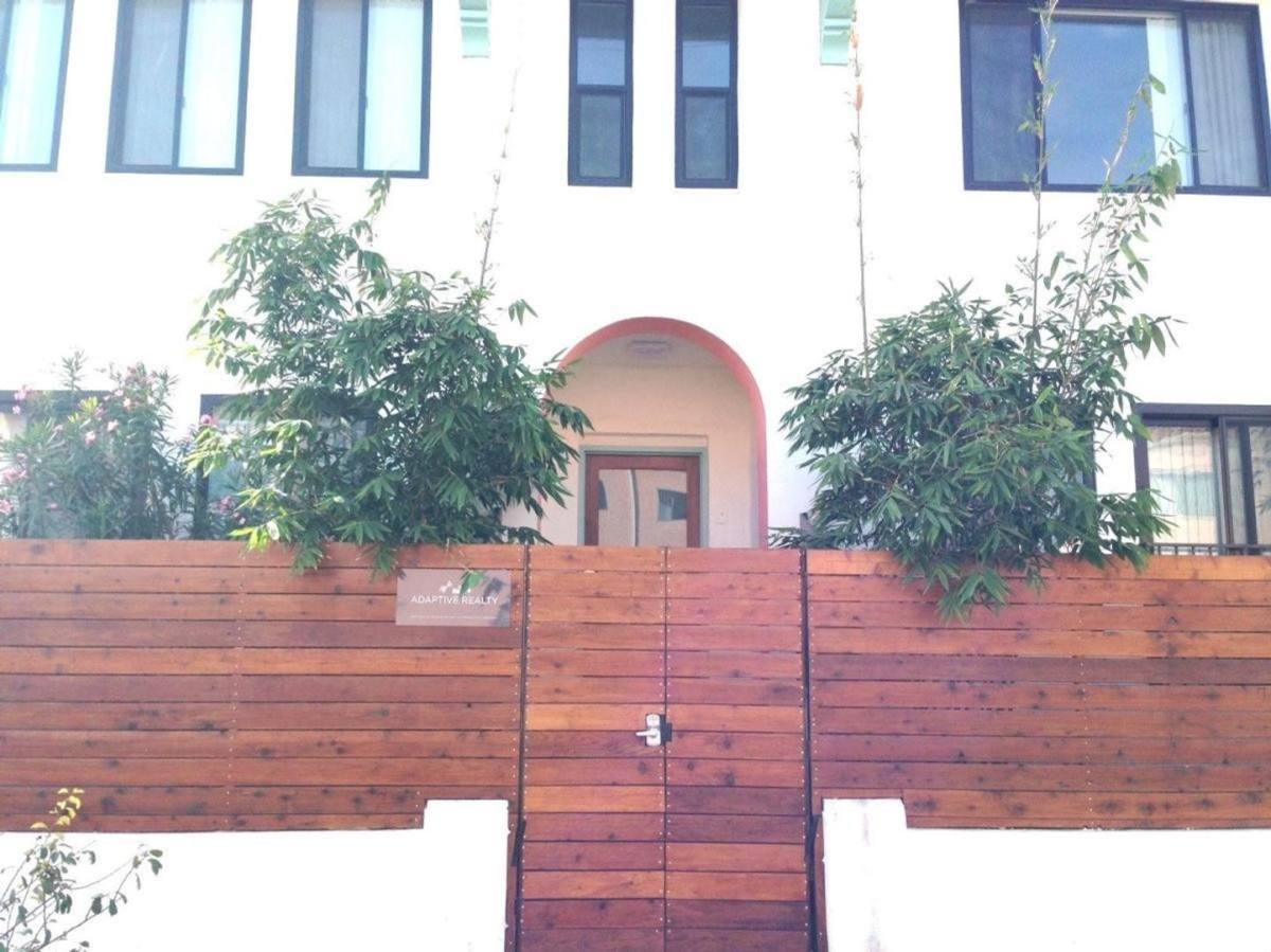 Apartment for rent at 807 N Madison Ave, Los Angeles, CA 90029
