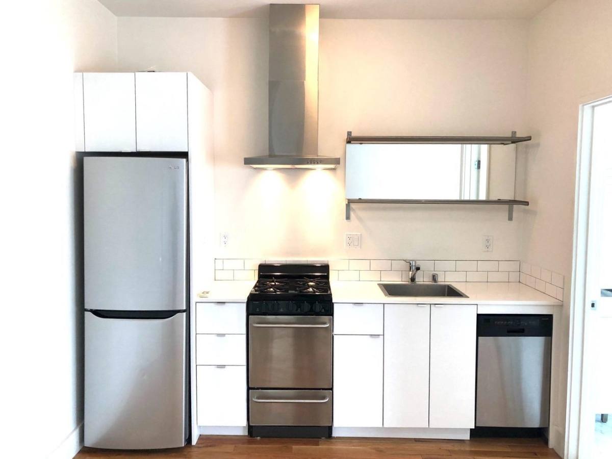 Apartment for rent at 807 N Madison Ave, Los Angeles, CA 90029