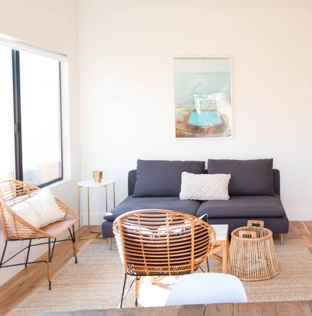 Apartment for rent at 807 N Madison Ave, Los Angeles, CA 90029