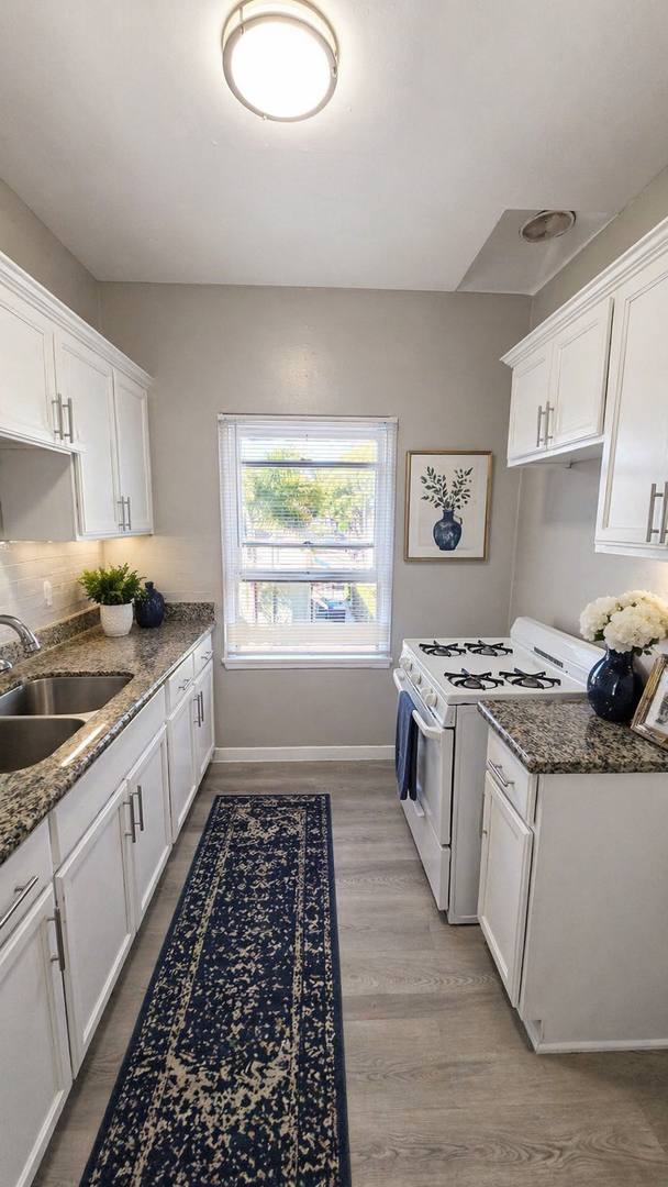 Apartment for rent at 1976 Chestnut Ave, Long Beach, CA 90806