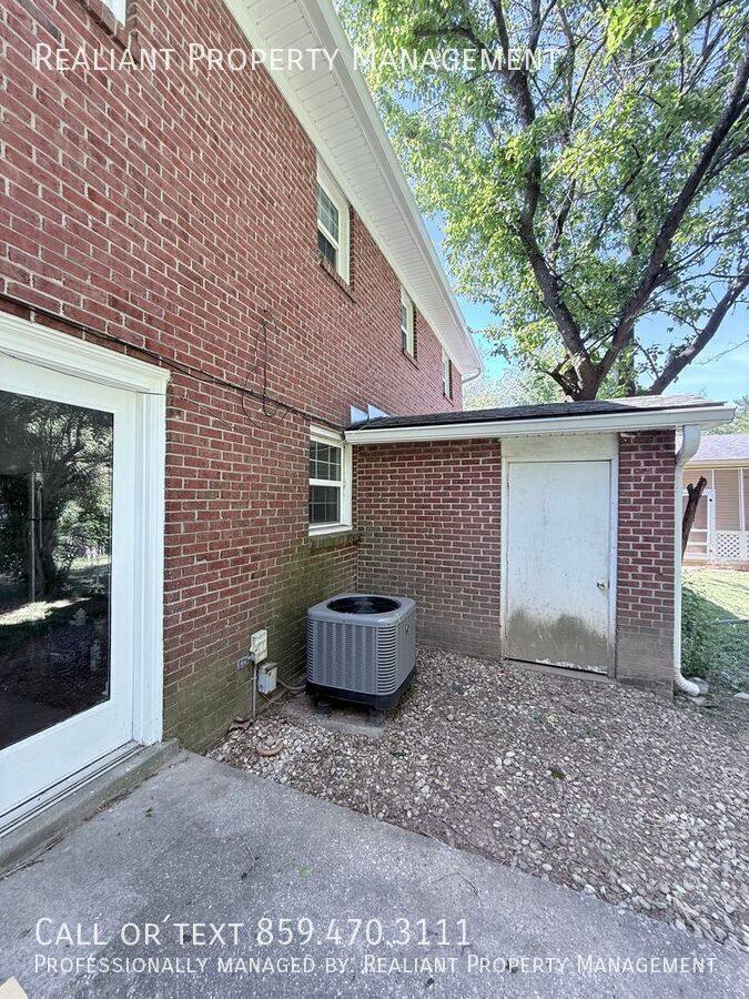 House for rent at 246 Medlock Rd, Lexington, KY 40517
