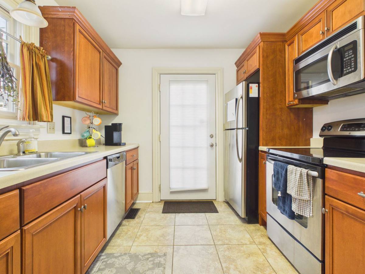 House for rent at 919 Grand St, Harrisburg, PA 17102