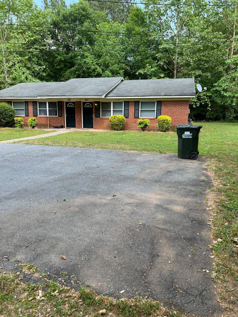 House for rent at 627 Whit Davis Rd, Athens, GA 30605