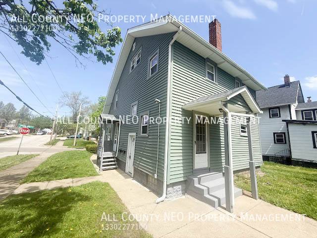 Apartment for rent at 126 E Mapledale Ave #B, Akron, OH 44301