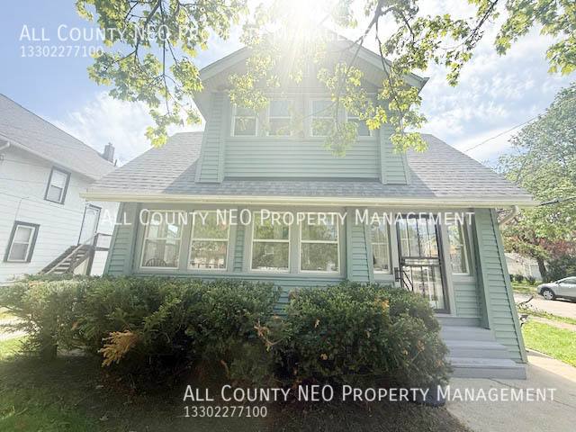 Apartment for rent at 126 E Mapledale Ave #B, Akron, OH 44301