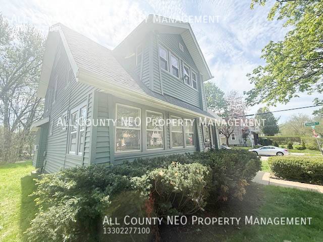 Apartment for rent at 126 E Mapledale Ave #B, Akron, OH 44301