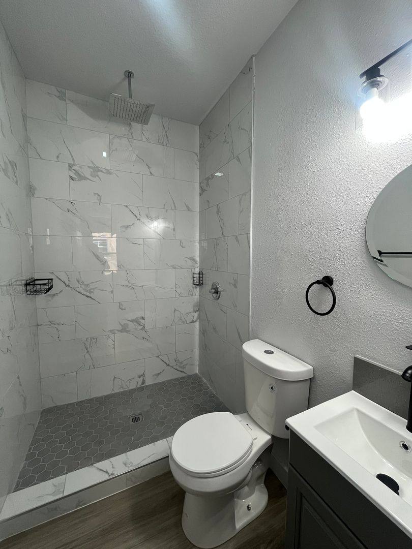 Apartment for rent at 2000 S Harcourt Ave, Los Angeles, CA 90016