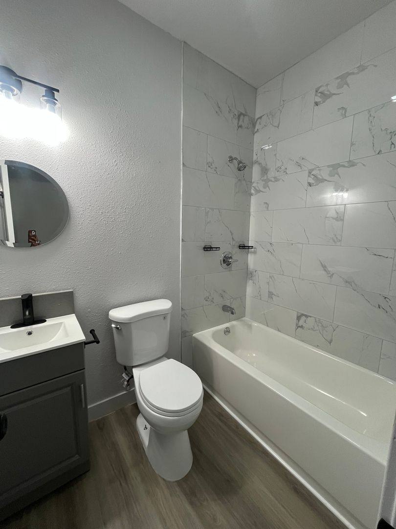 Apartment for rent at 2000 S Harcourt Ave, Los Angeles, CA 90016