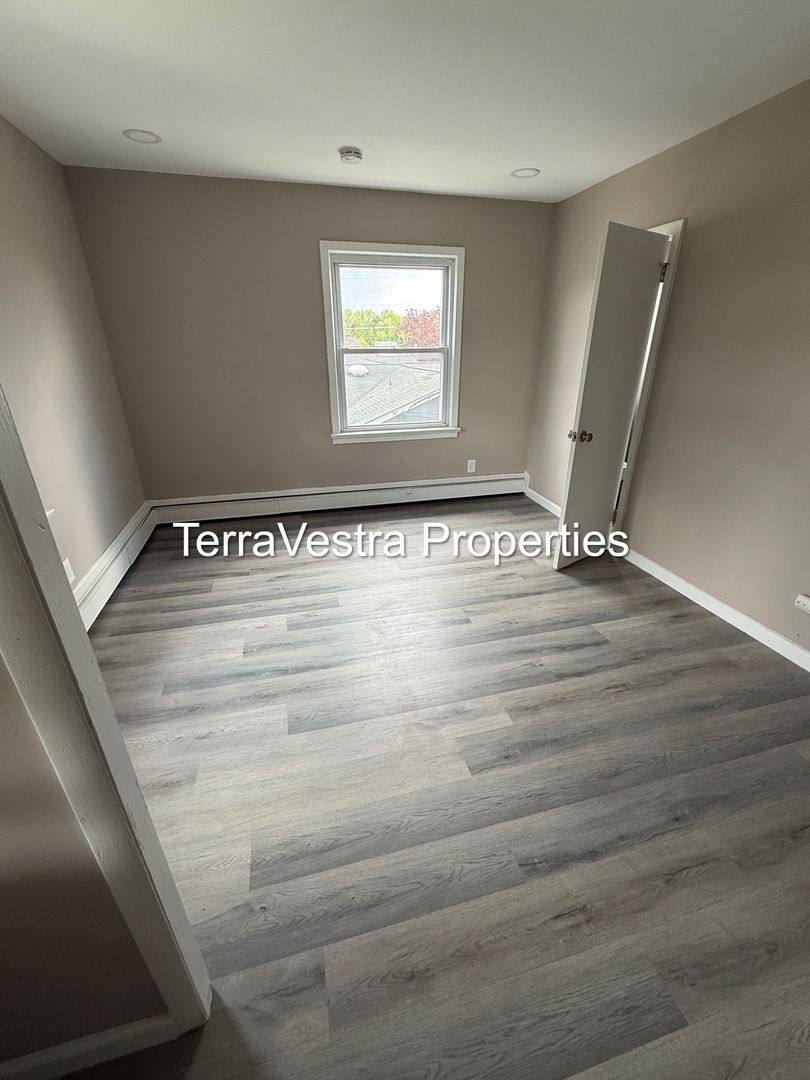 Apartment for rent at 41-43 Oak St, Gibbstown, NJ 08027