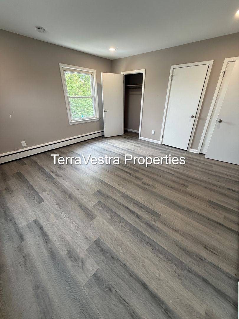 Apartment for rent at 41-43 Oak St, Gibbstown, NJ 08027