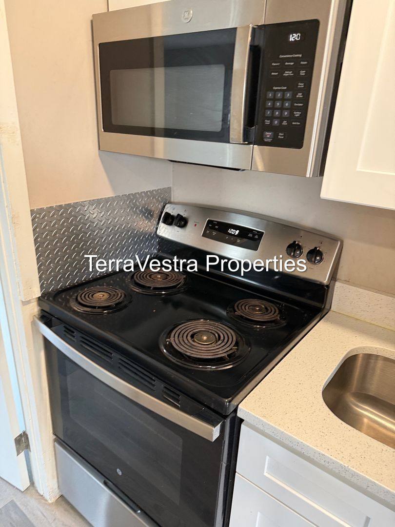 Apartment for rent at 41-43 Oak St, Gibbstown, NJ 08027