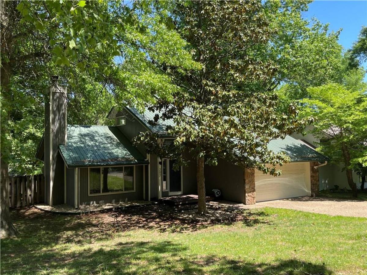 House for rent at 202 Lake Rd, Springdale, AR 72764