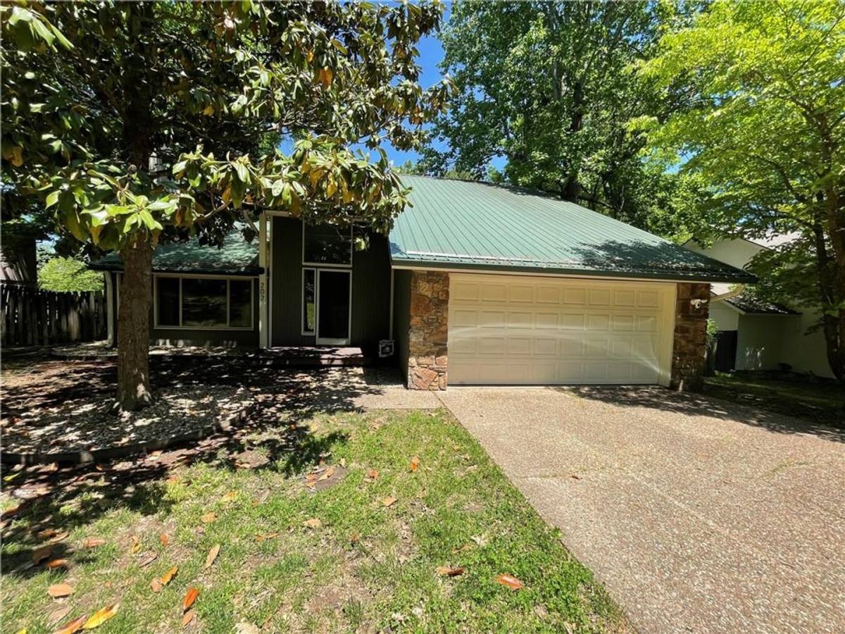 House for rent at 202 Lake Rd, Springdale, AR 72764