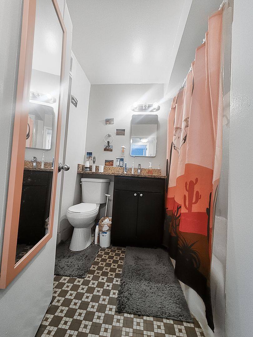Apartment for rent at 2104-24 W Foster Ave, Chicago, IL 60625