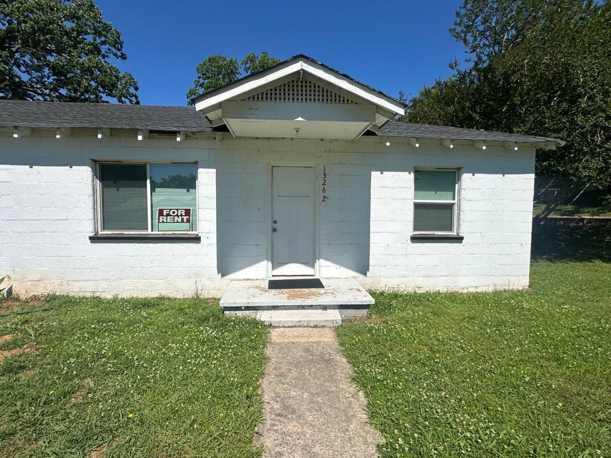 Apartment for rent at 1326 Barry St, Oxford, AL 36203