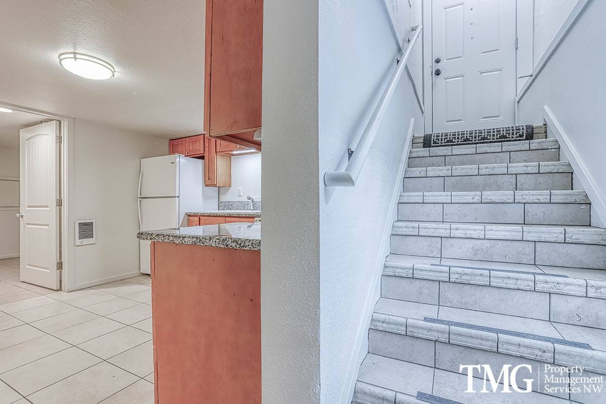 Townhouse for rent at 8164 SE 52nd Ave, Portland, OR 97206