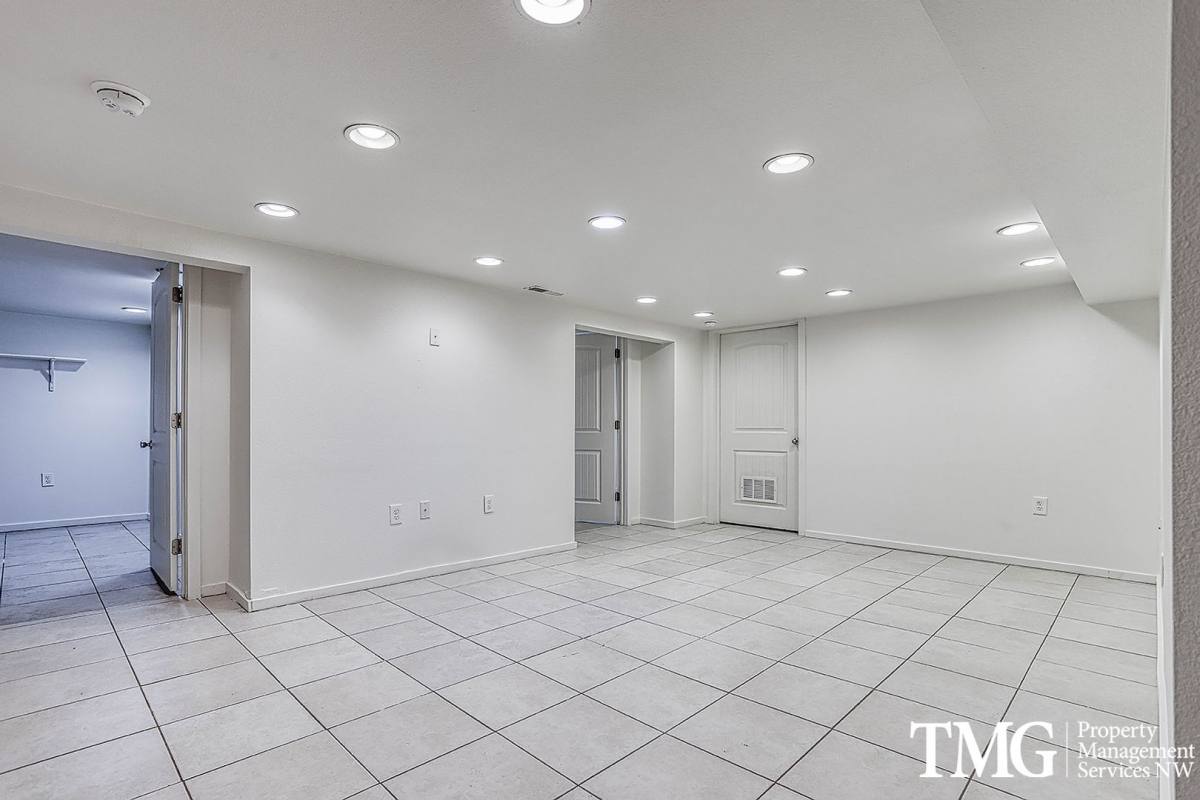 Townhouse for rent at 8164 SE 52nd Ave, Portland, OR 97206