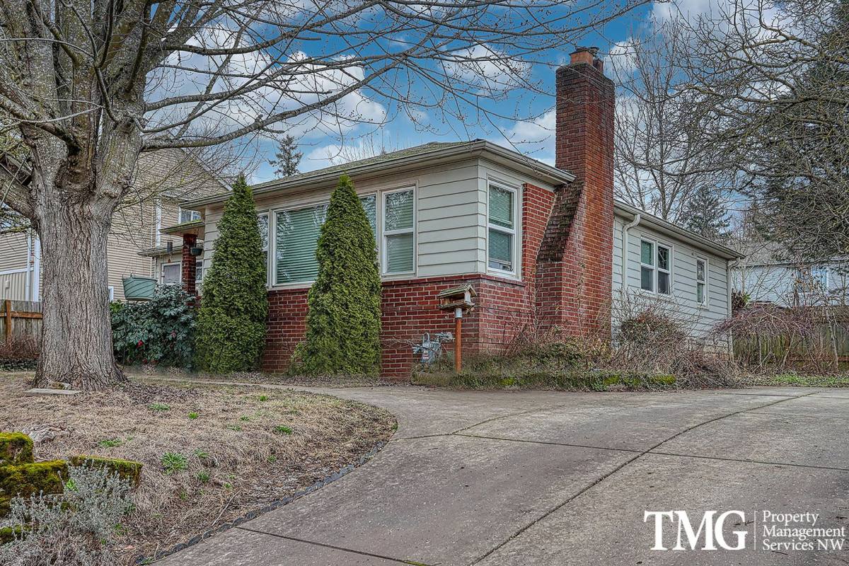 Townhouse for rent at 8164 SE 52nd Ave, Portland, OR 97206