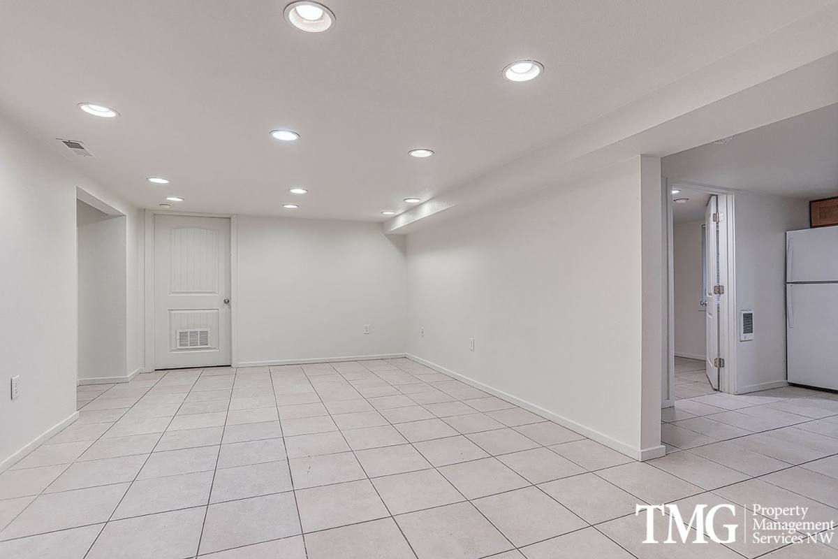 Townhouse for rent at 8164 SE 52nd Ave, Portland, OR 97206