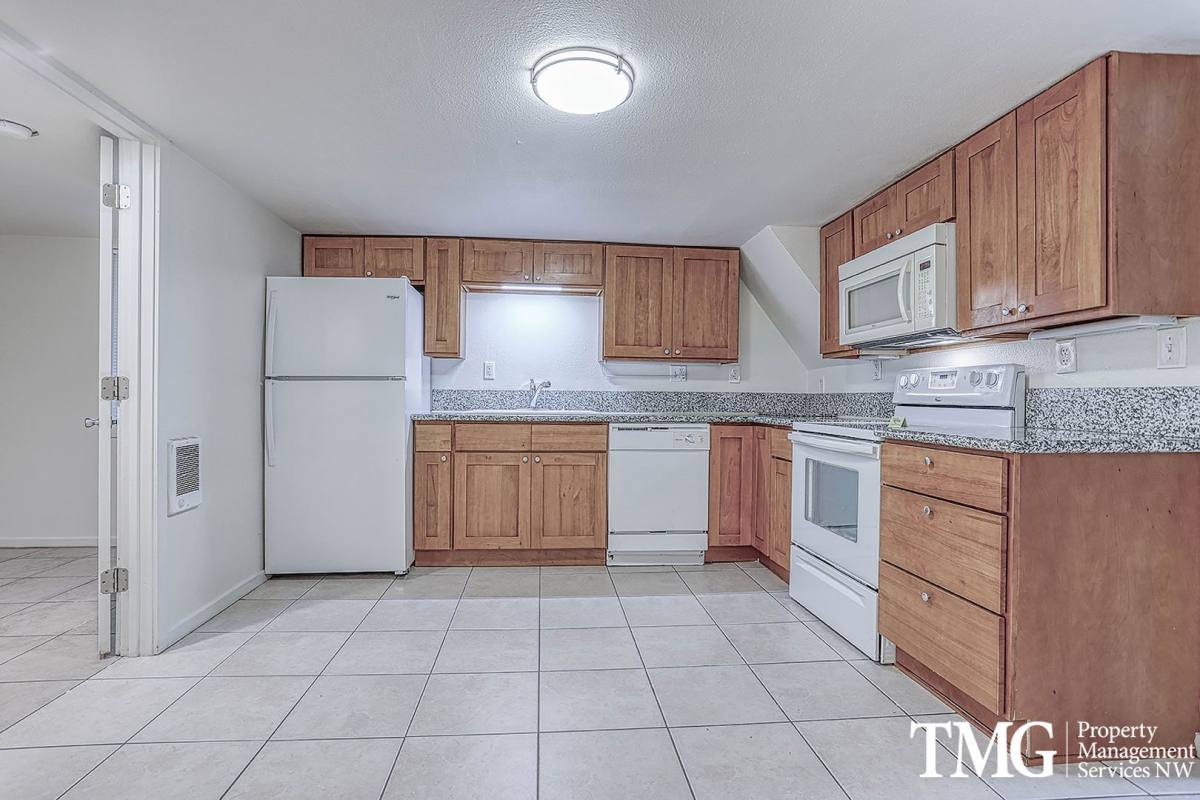 Townhouse for rent at 8164 SE 52nd Ave, Portland, OR 97206