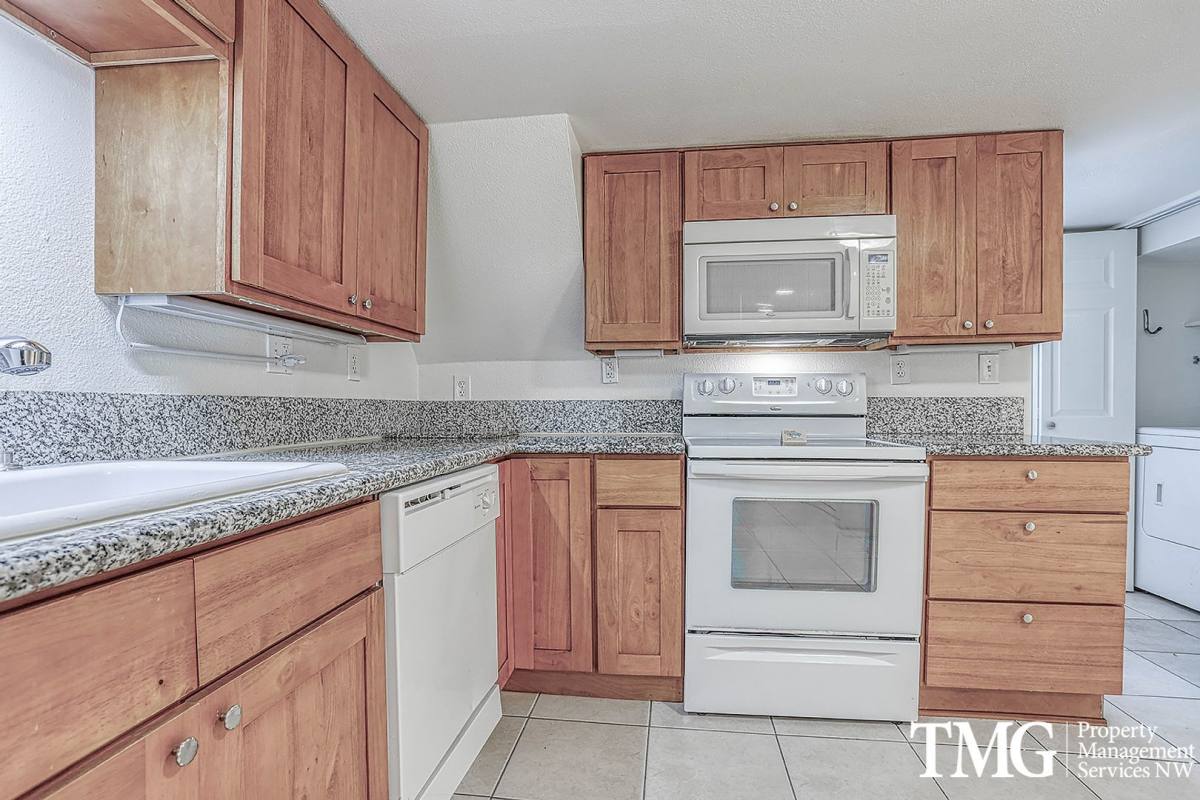 Townhouse for rent at 8164 SE 52nd Ave, Portland, OR 97206
