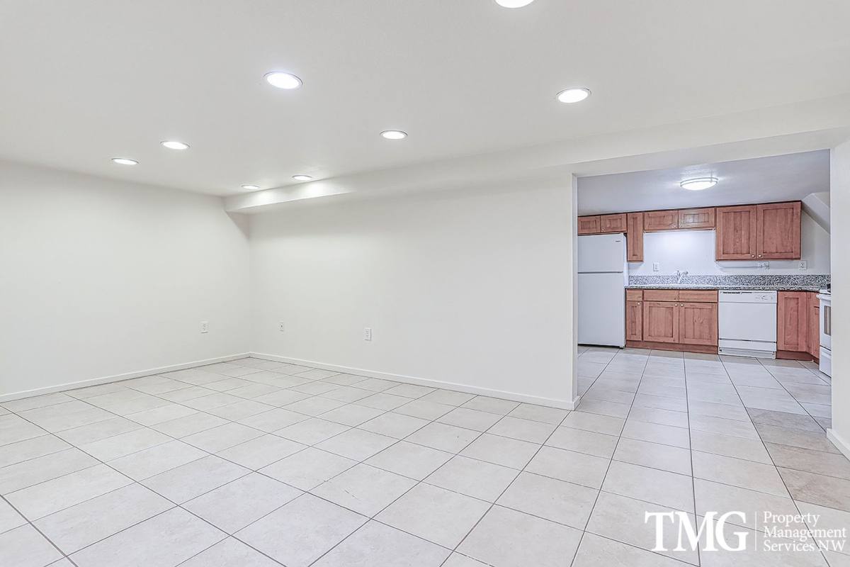 Townhouse for rent at 8164 SE 52nd Ave, Portland, OR 97206