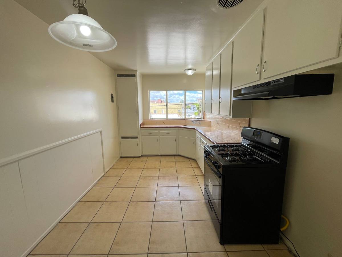 Apartment for rent at 1137 E California Ave, Glendale, CA 91206