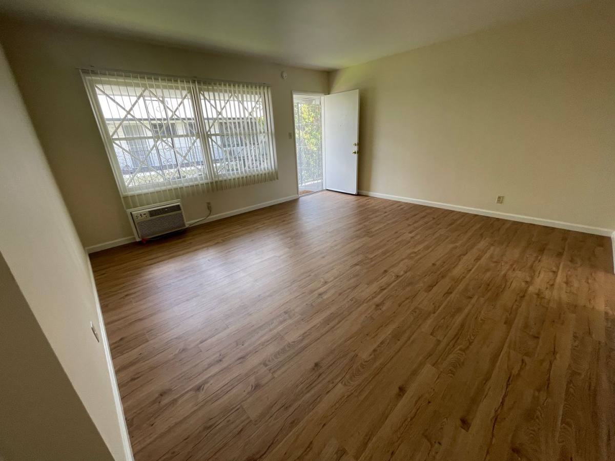 Apartment for rent at 1137 E California Ave, Glendale, CA 91206