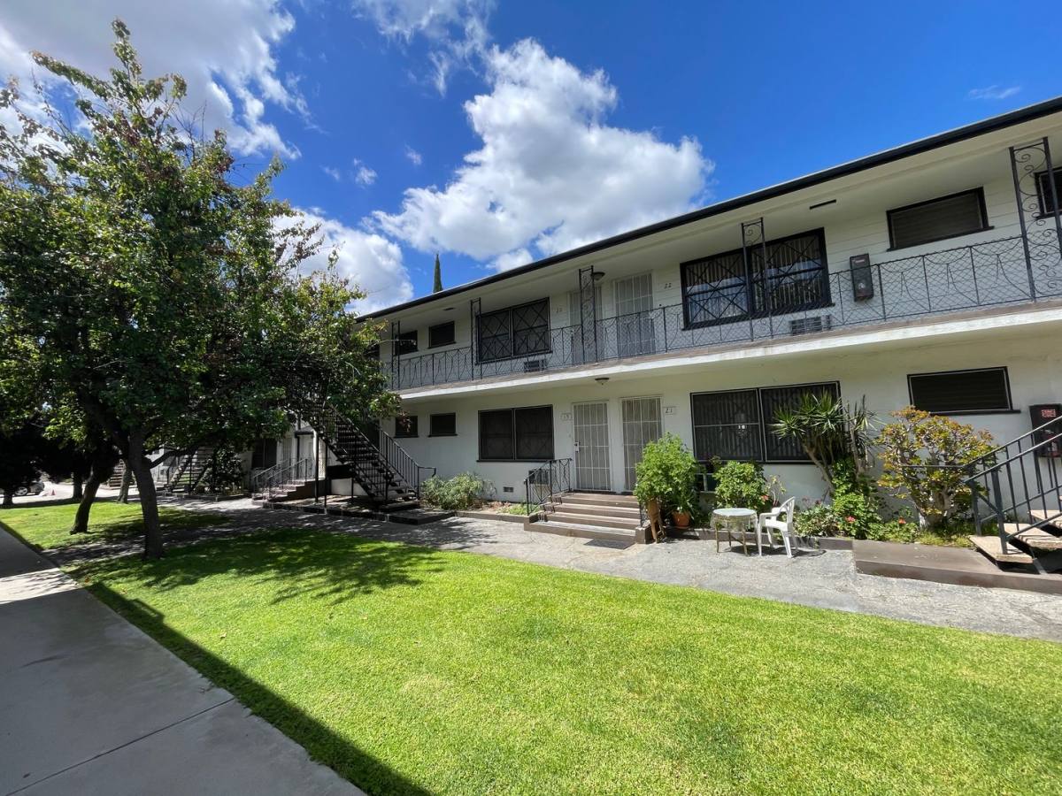Apartment for rent at 1137 E California Ave, Glendale, CA 91206