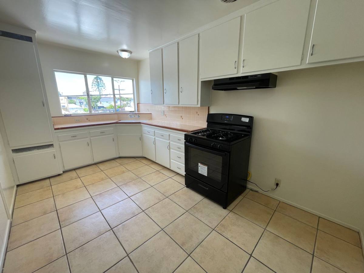Apartment for rent at 1137 E California Ave, Glendale, CA 91206