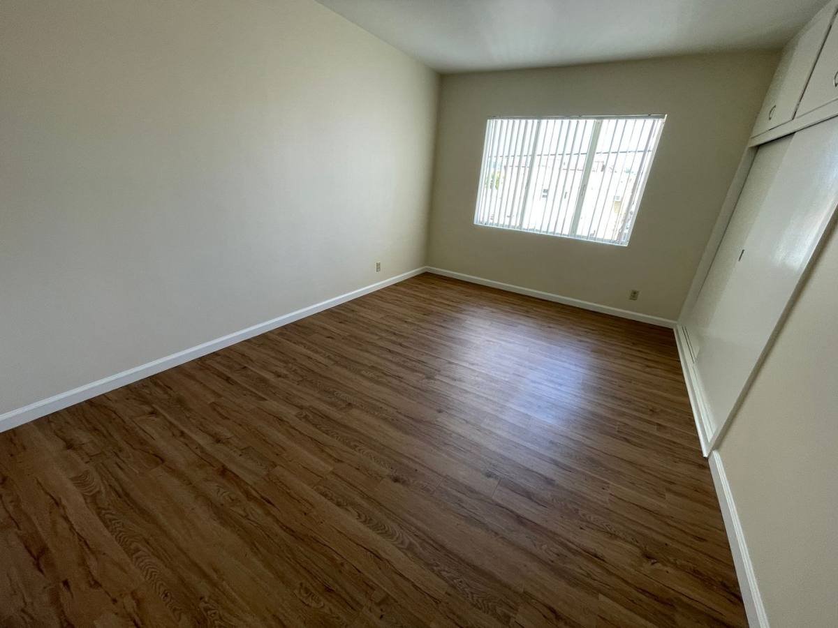Apartment for rent at 1137 E California Ave, Glendale, CA 91206