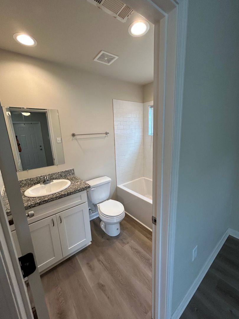 Apartment for rent at 532-34 Live Oak Blvd, Baton Rouge, LA 70806