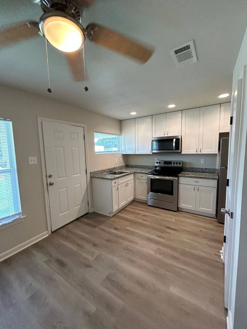 Apartment for rent at 532-34 Live Oak Blvd, Baton Rouge, LA 70806