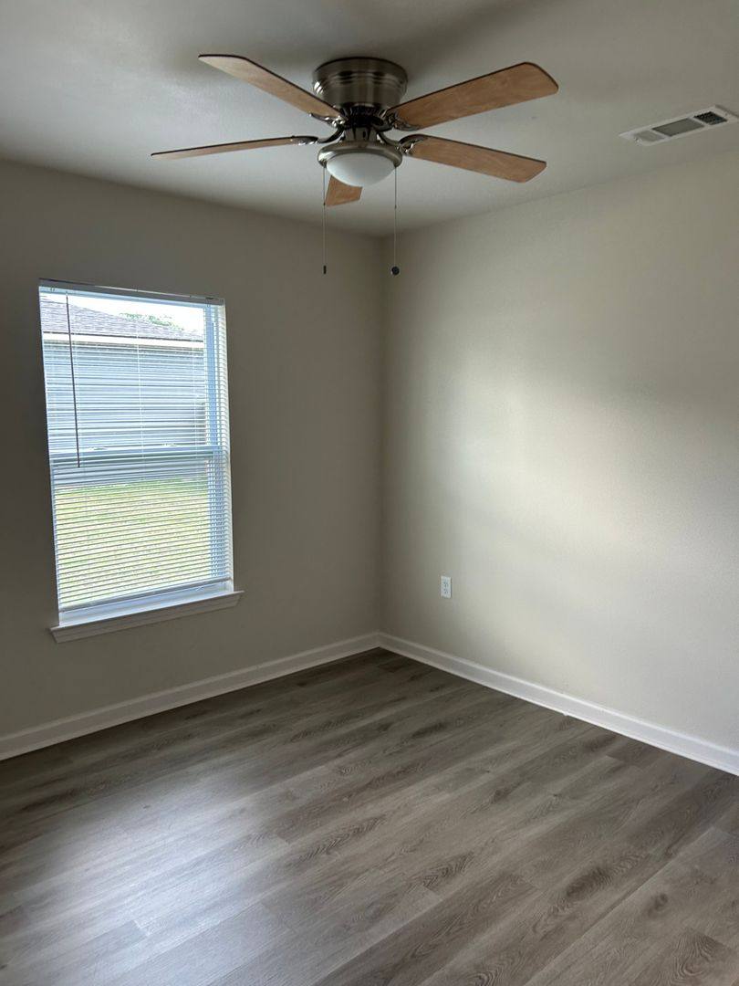 Apartment for rent at 532-34 Live Oak Blvd, Baton Rouge, LA 70806