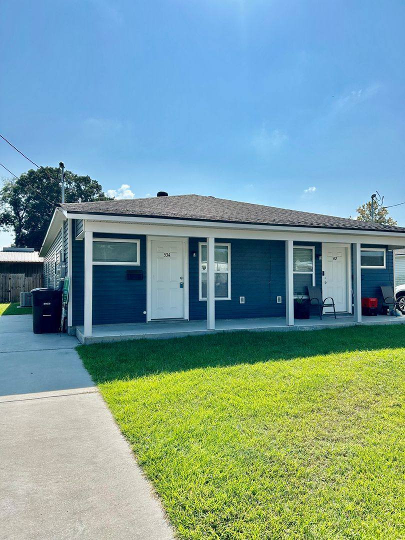 Apartment for rent at 532-34 Live Oak Blvd, Baton Rouge, LA 70806