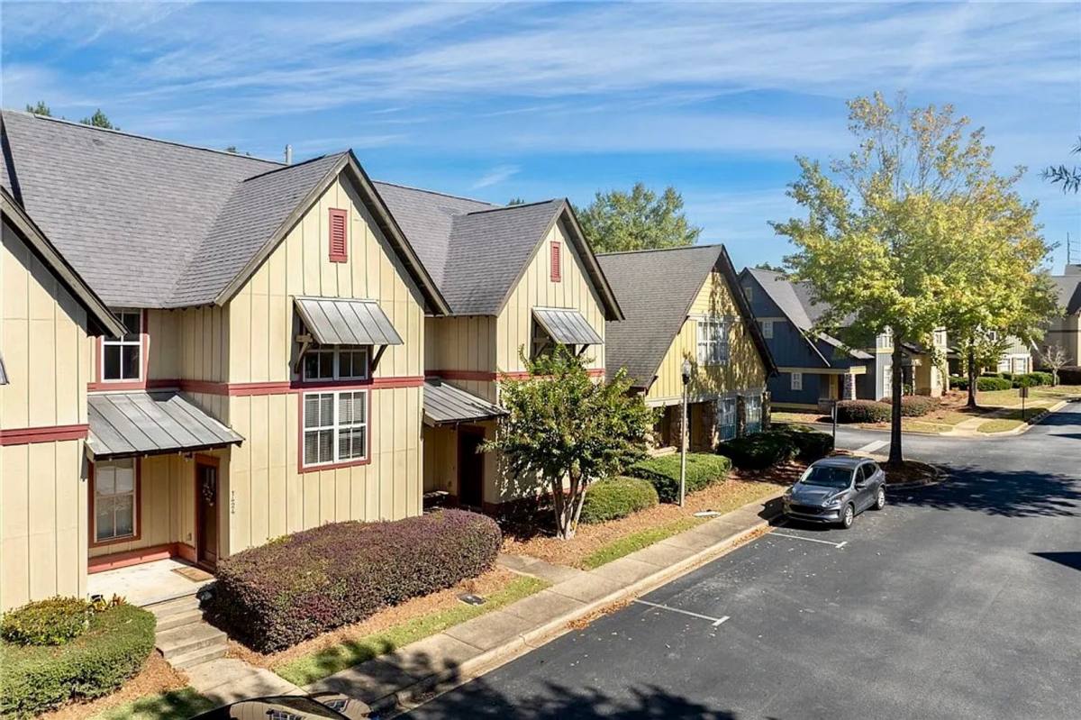 Condo for rent at 650 Dekalb St, Auburn, AL 36830