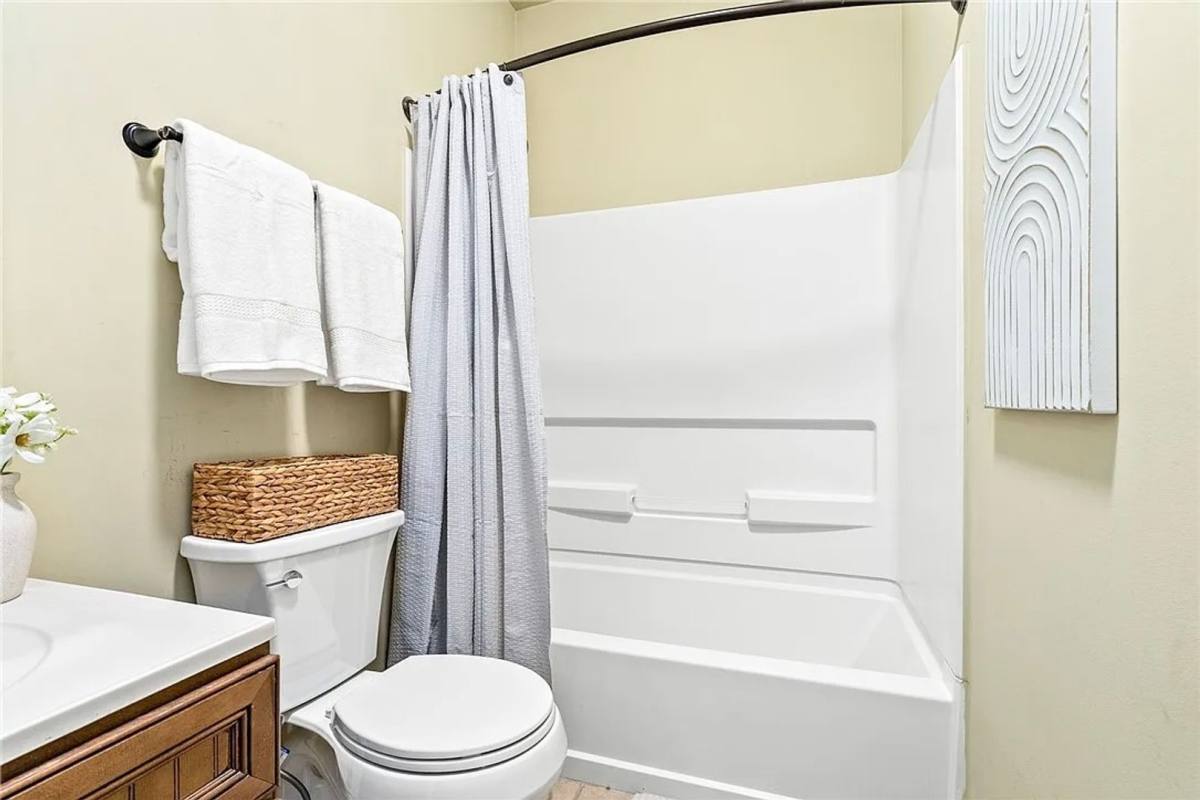 Condo for rent at 650 Dekalb St, Auburn, AL 36830