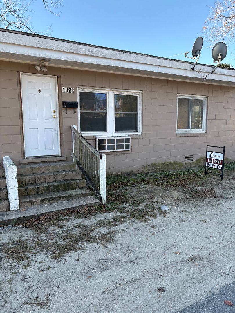 Apartment for rent at 1023 Main St #B, New Bern, NC 28560