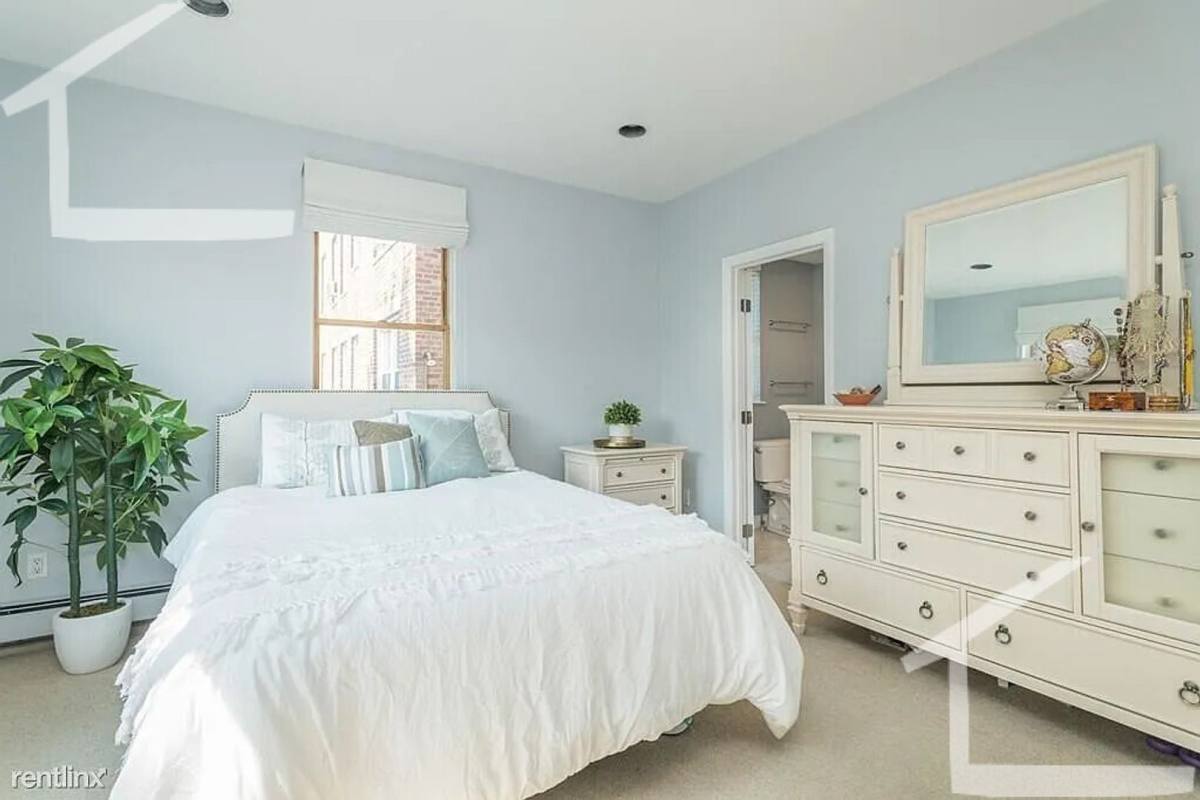 Apartment for rent at 310 Saint Paul St #4, Brookline, MA 02446